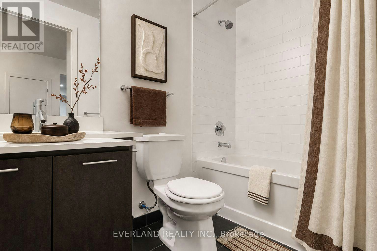 201-20 Bruyeres Mews, Toronto, ON, M5V 0G8 - 5