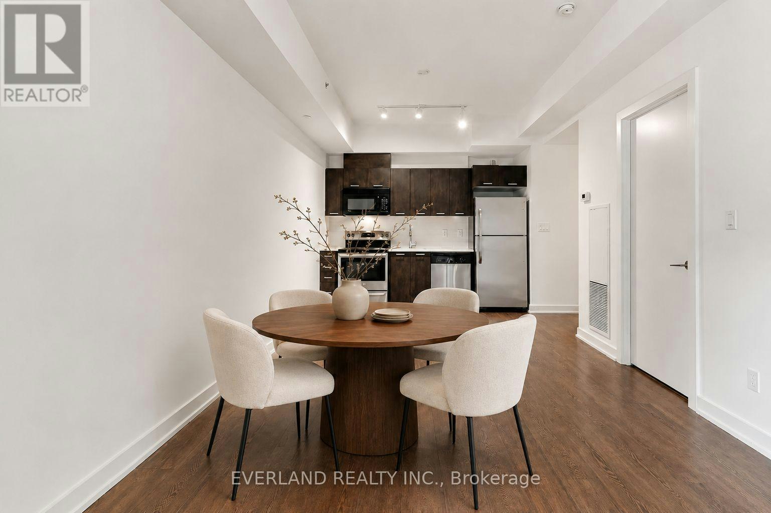 201-20 Bruyeres Mews, Toronto, ON, M5V 0G8 - 4