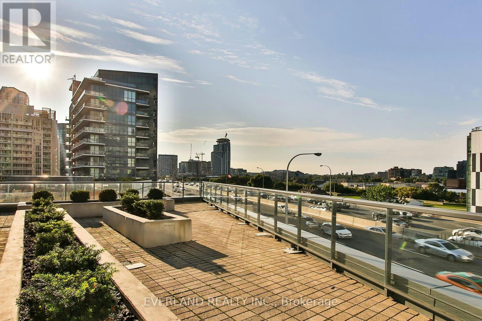 201-20 Bruyeres Mews, Toronto, ON, M5V 0G8 - 13