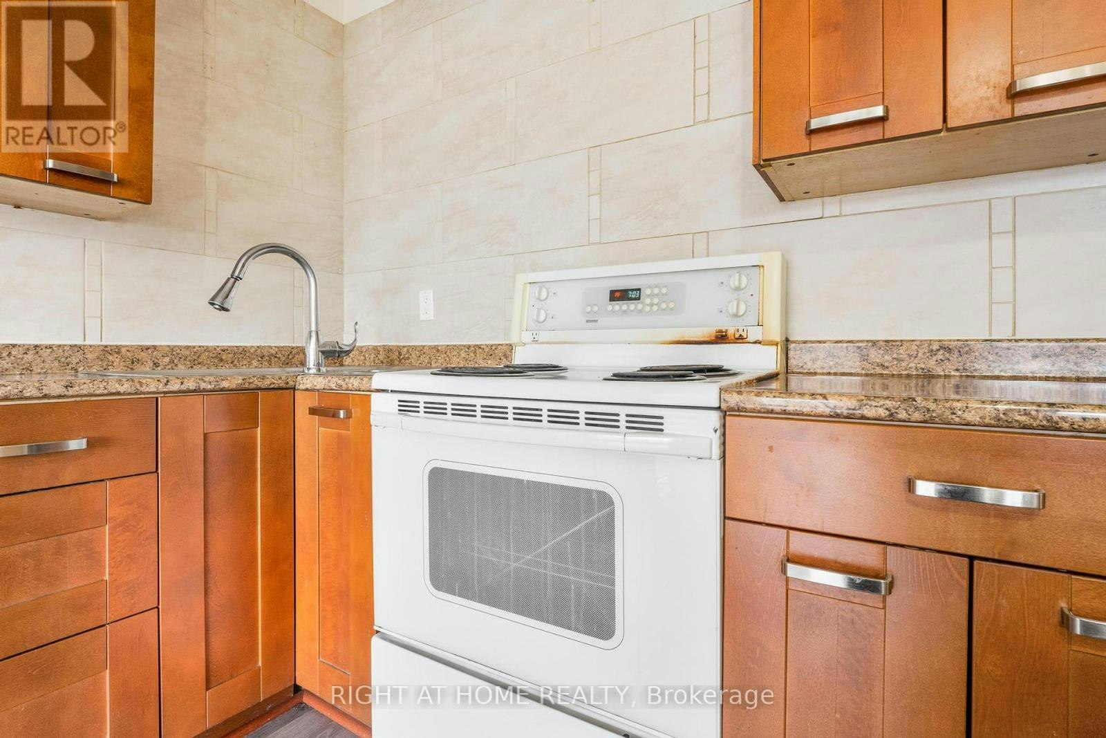 1698A Eglinton Avenue W, Toronto, ON, M6E 2H5 - 10