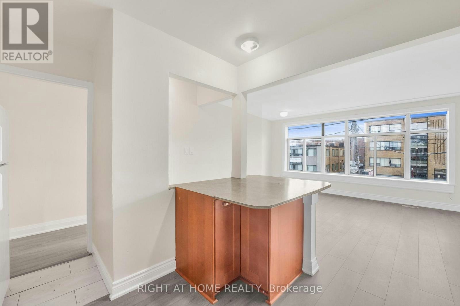 1698A Eglinton Avenue W, Toronto, ON, M6E 2H5 - 8