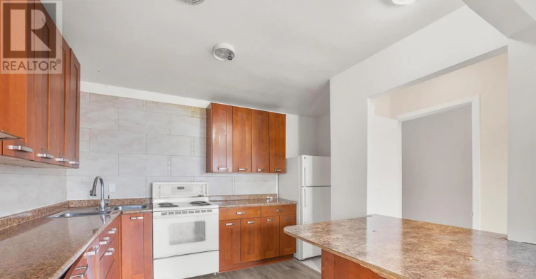 1698A Eglinton Avenue W, Toronto, ON, M6E 2H5 - 6