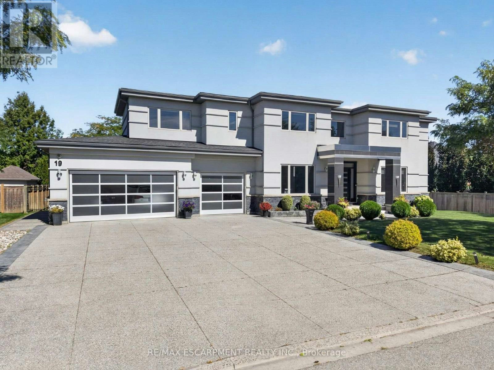 19 Mccollum Road, Hamilton, ON, L8E 6B8