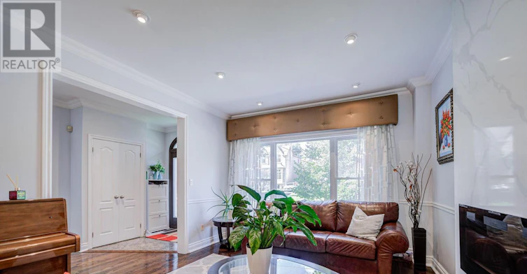 319 Rumsey Road, Toronto, ON, M4G 1R6 - 4