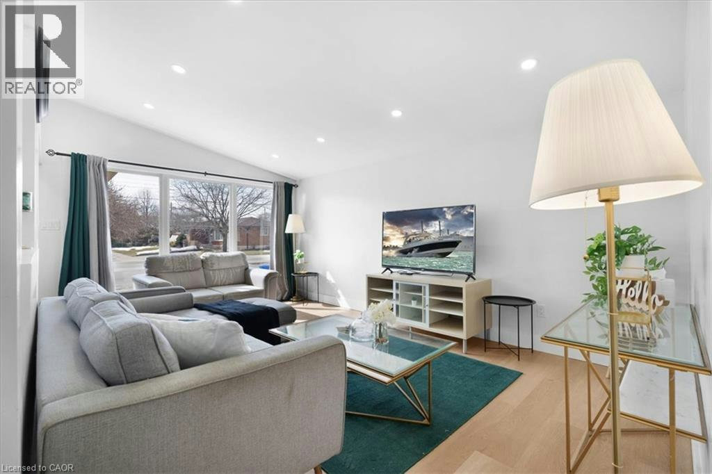 37 Lilacside Drive, Hamilton, ON, L8V 2L5
