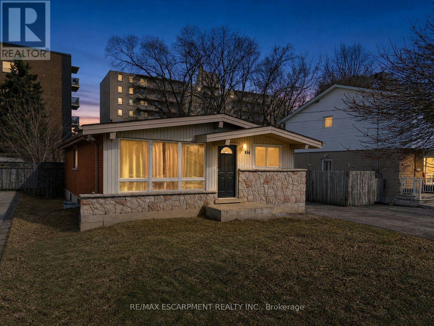 37 Lilacside Drive, Hamilton, ON, L8V 2L5