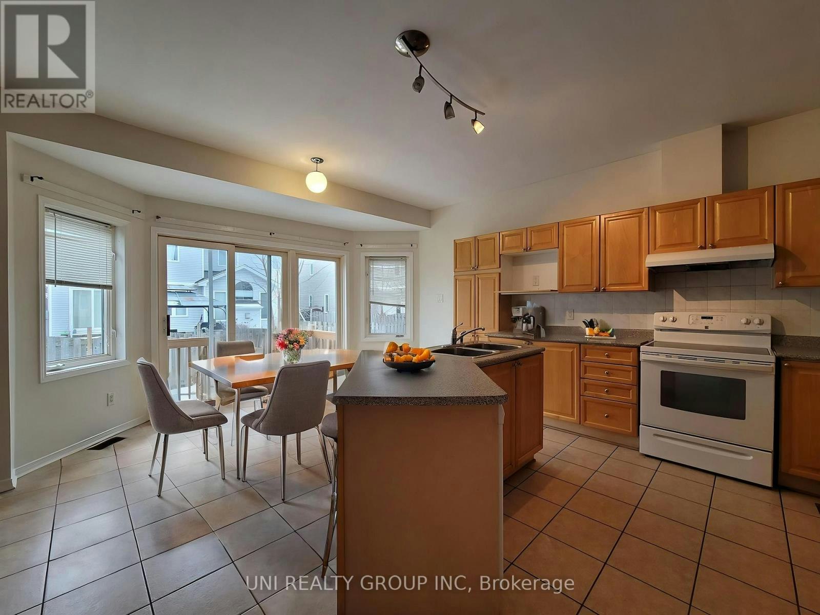 12 Staten Way, Ottawa, ON, K2C 4E7 - 11