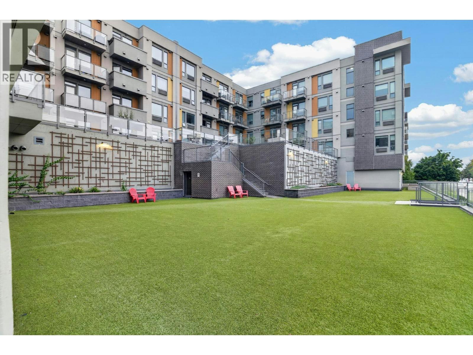 347-925 Leon Avenue, Kelowna, BC, V1Y 0E5