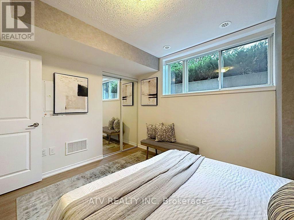 35-26 Fieldway Road, Toronto, ON, M8Z 0E3 - 32