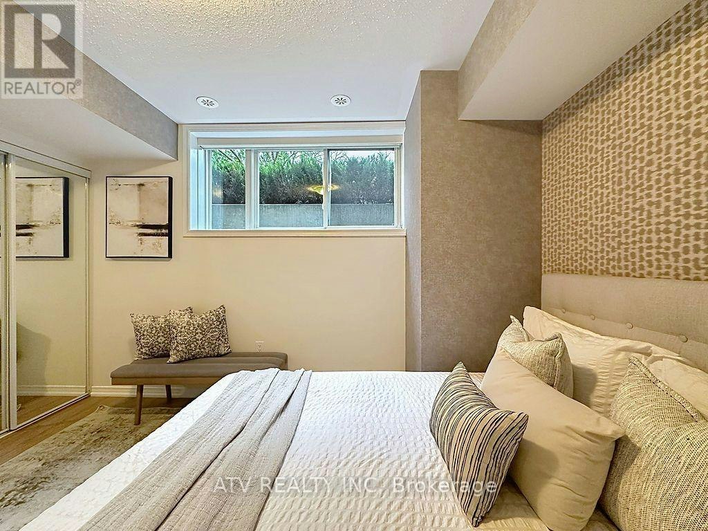 35-26 Fieldway Road, Toronto, ON, M8Z 0E3 - 33
