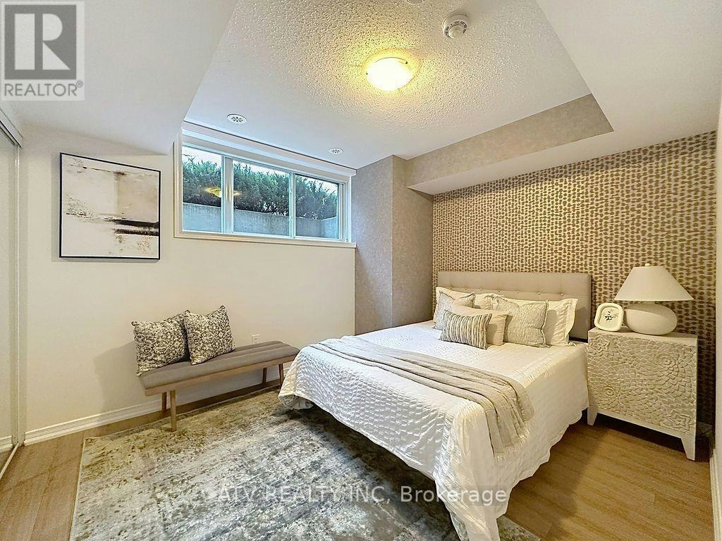 35-26 Fieldway Road, Toronto, ON, M8Z 0E3 - 24