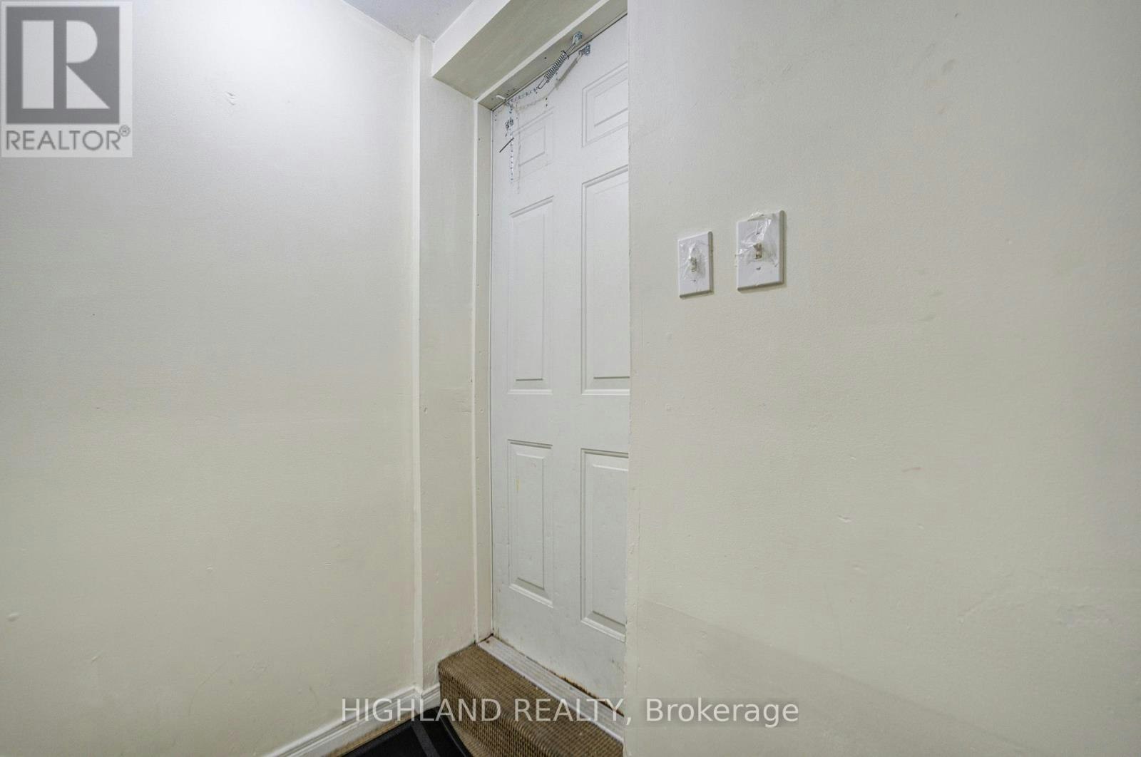 BASEMENT-5327 Landsborough Avenue, Mississauga, ON, L5R 3X1 2