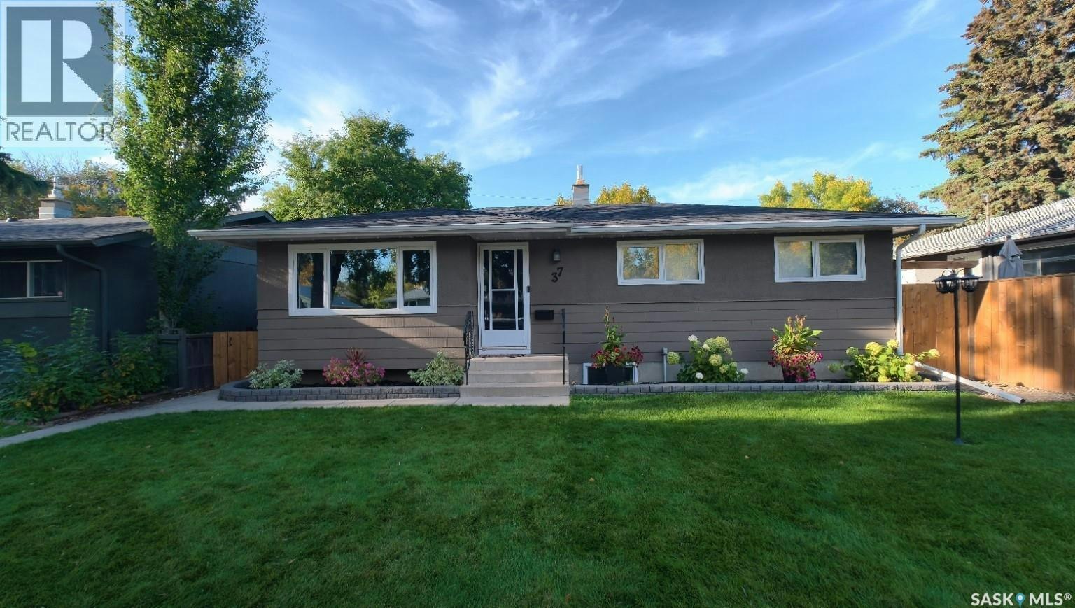 37 Dunning Crescent, Saskatoon, SK, S7J 2S6