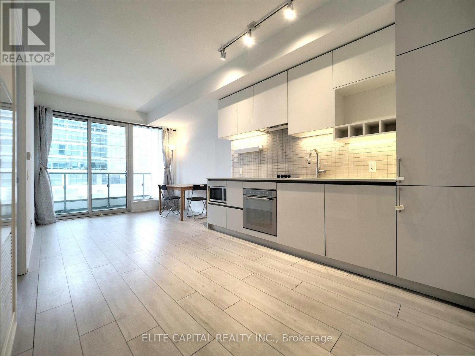 702-5 Buttermill Avenue, Vaughan, ON, L4K 0J5