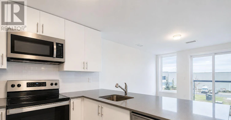 312-3401 Ridgeway Drive, Mississauga, ON, L5L 0B9 - 3