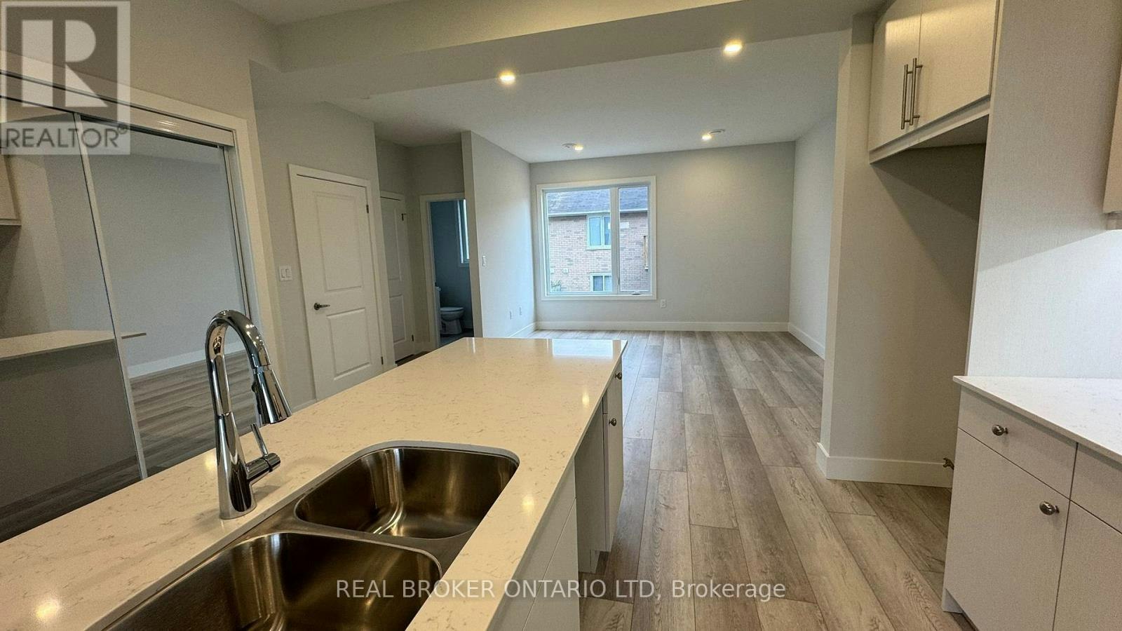44-925 Deveron Crescent, London, ON, N5Z 5A4 - 5