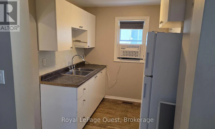 103 Mississaga Street W