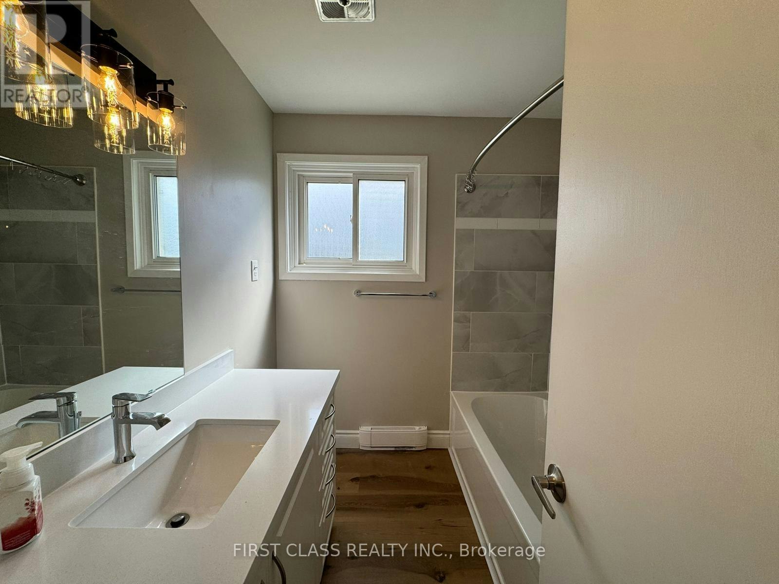 2-596 Digby Avenue, Oshawa, ON, L1G 1W6 - 9