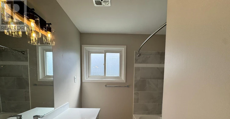 2-596 Digby Avenue, Oshawa, ON, L1G 1W6 - 9