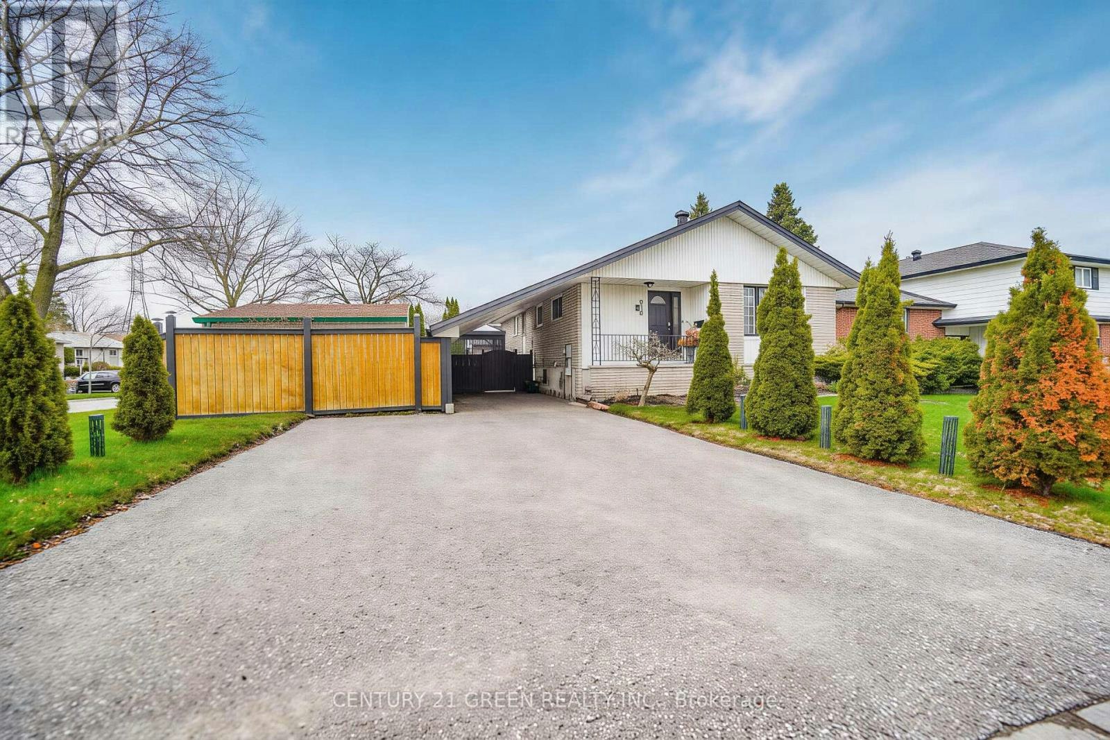 MAIN-919 Central Park Boulevard N, Oshawa, ON, L1G 6V8 - 4