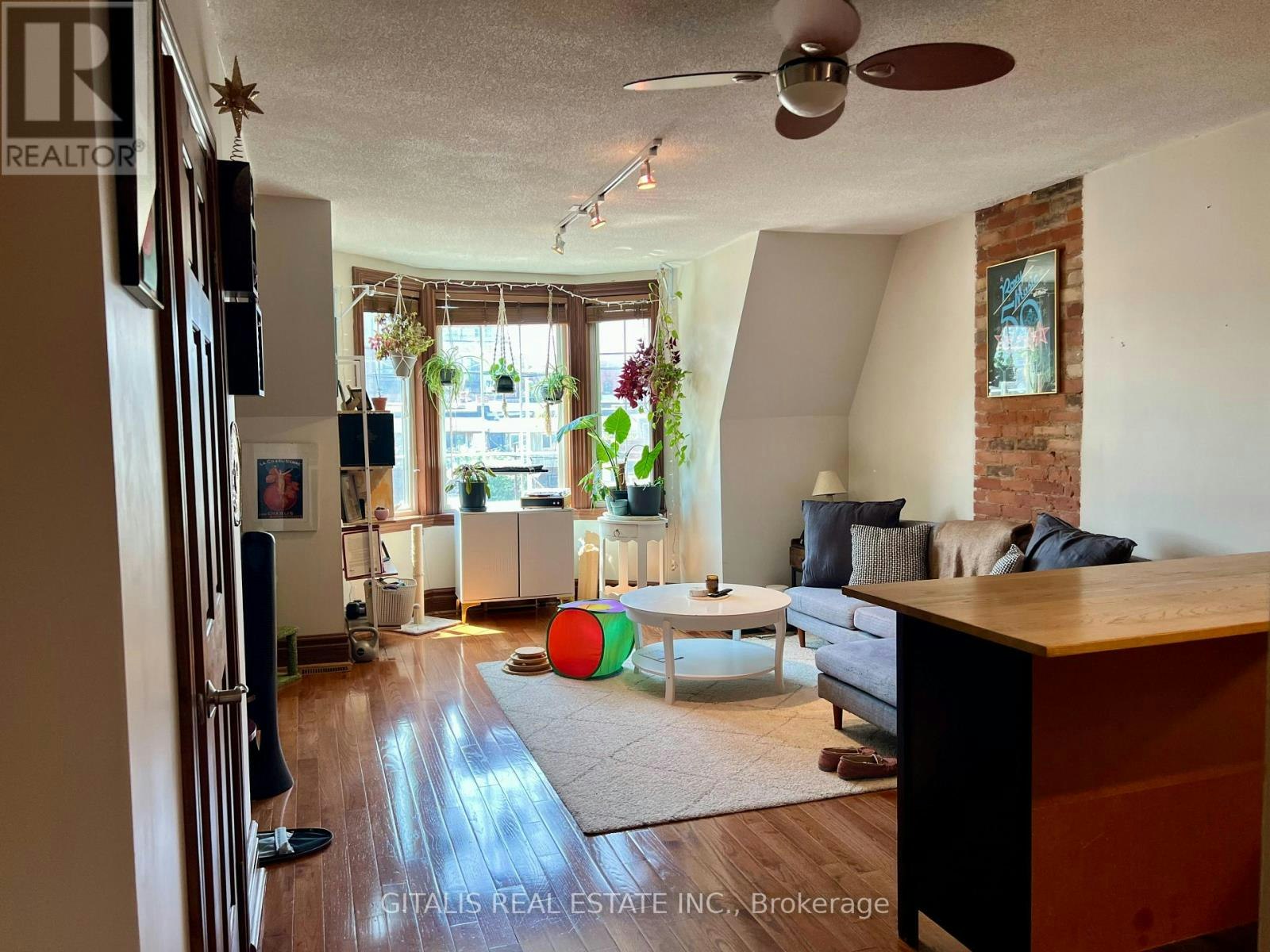 2-2 Busy Street, Toronto, ON, M4M 1N8 - 3