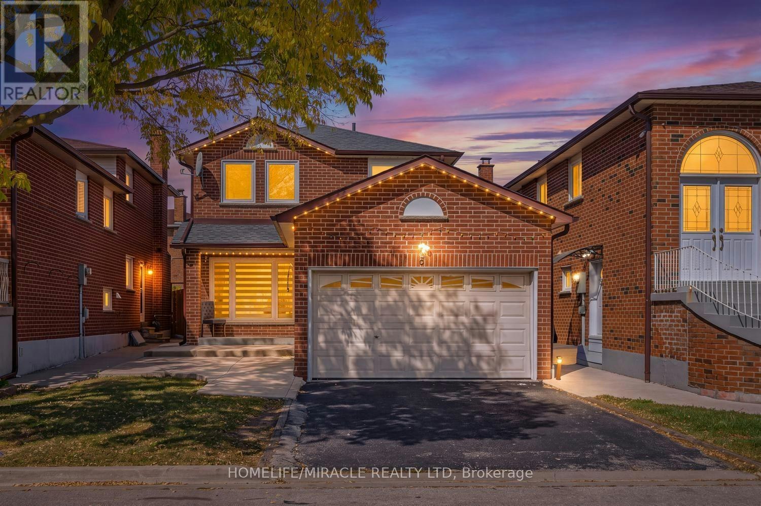8 Loire Court, Toronto, ON, M9V 4Z7