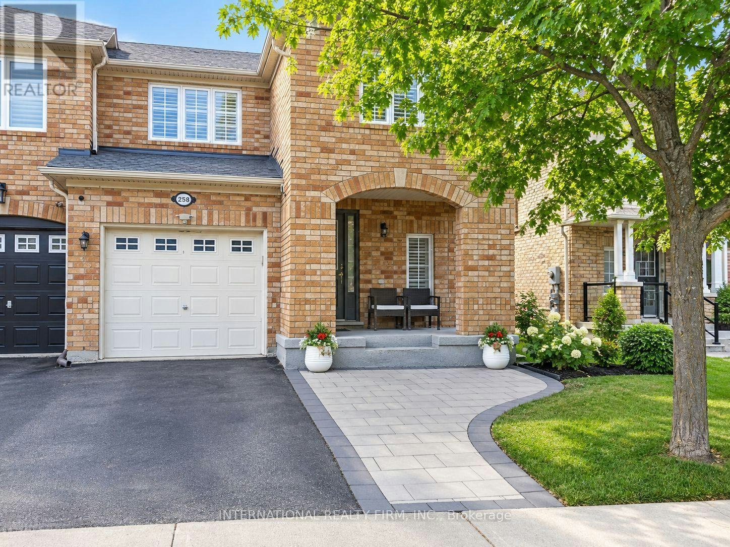 2588 Valleyridge Drive, Oakville, ON, L6M 5H5