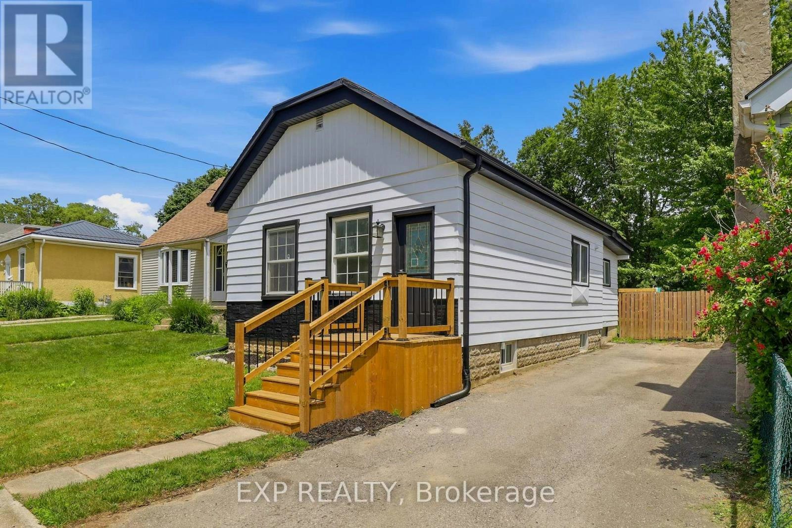 134 Sterling Street, London, ON, N5Y 1Y8