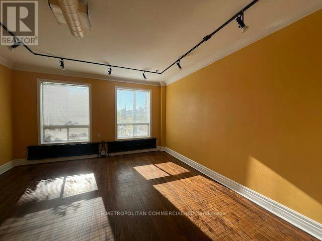 401 Spadina Avenue, Toronto, ON, M5T 2G6