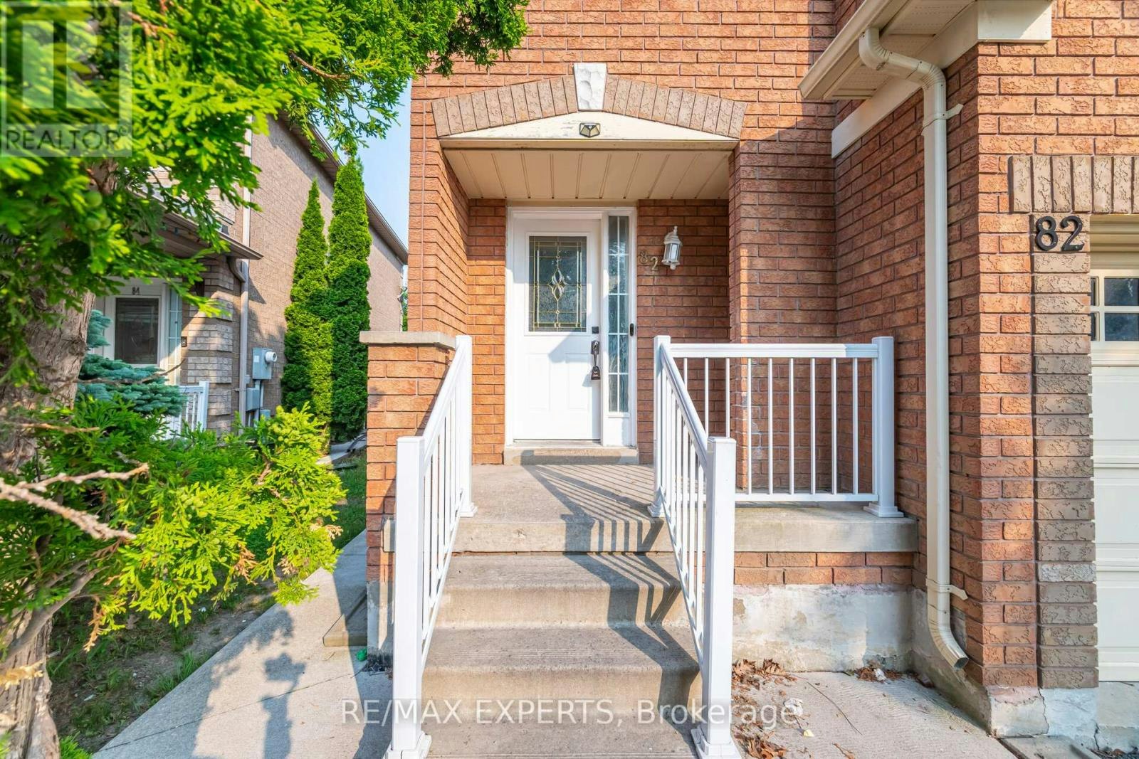 82 Twin Pines Crescent, Brampton, ON, L7A 1M8 - 3