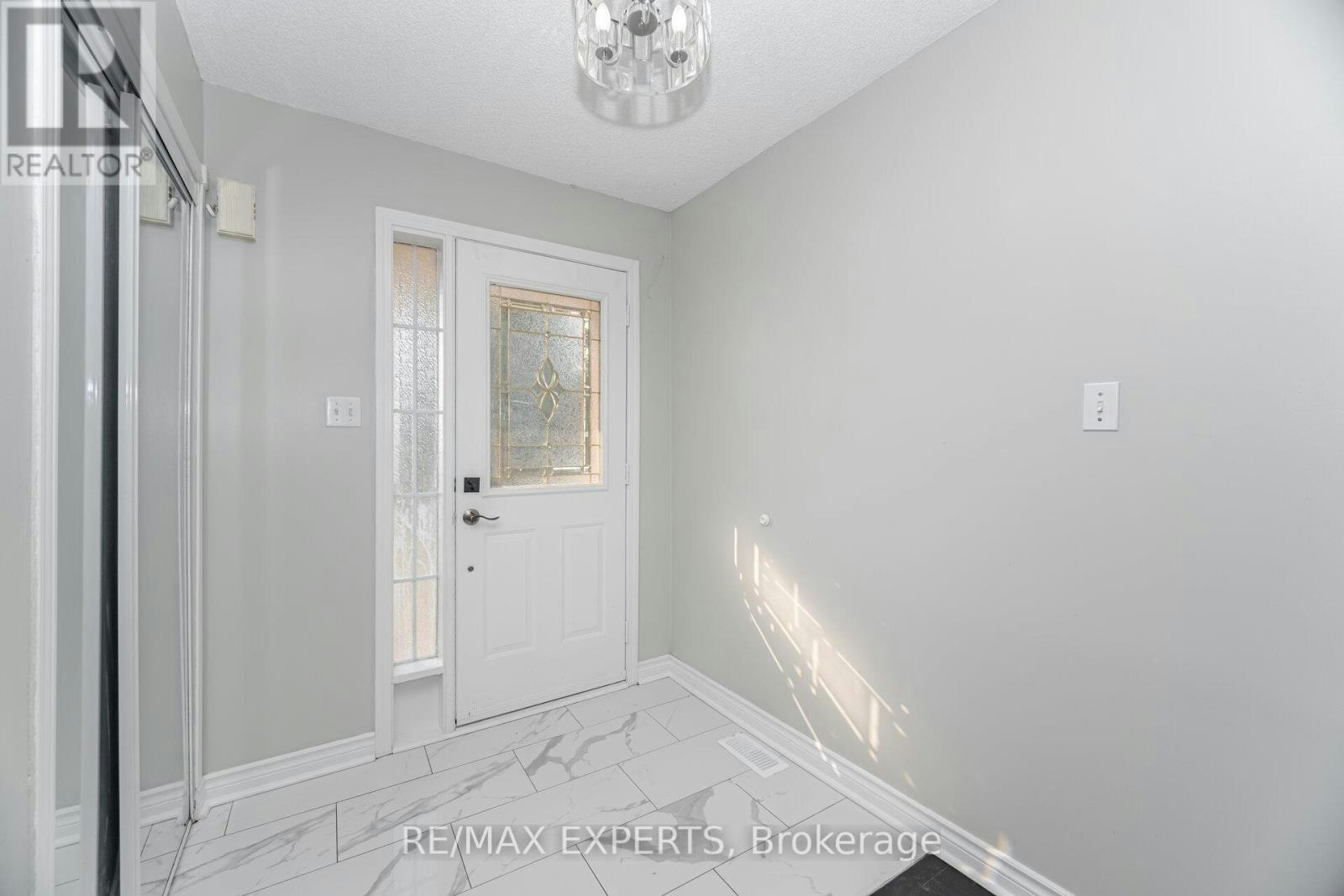 82 Twin Pines Crescent, Brampton, ON, L7A 1M8 - 4