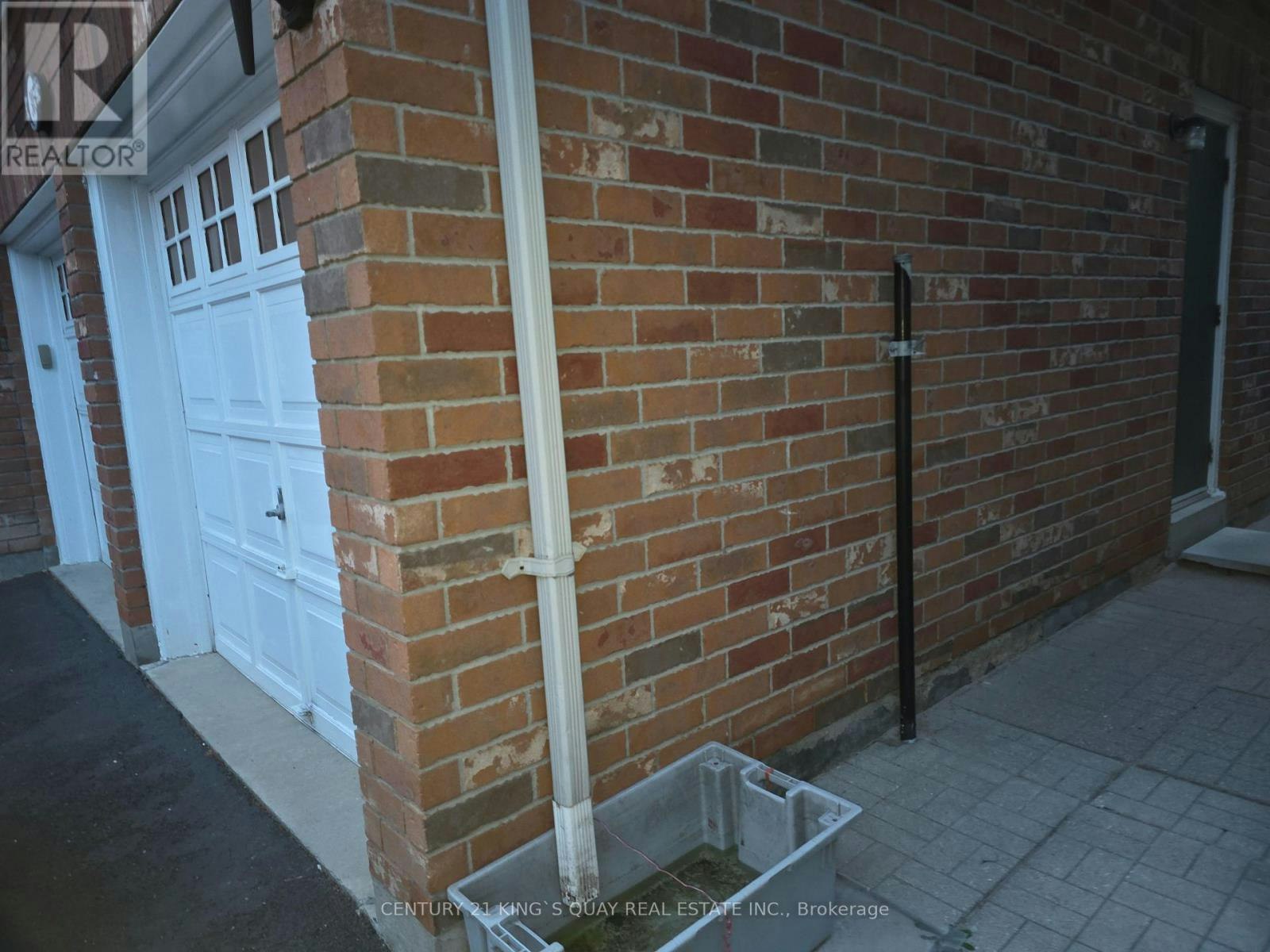 LL-305 Castan Avenue, Markham, ON, L3R 4S2