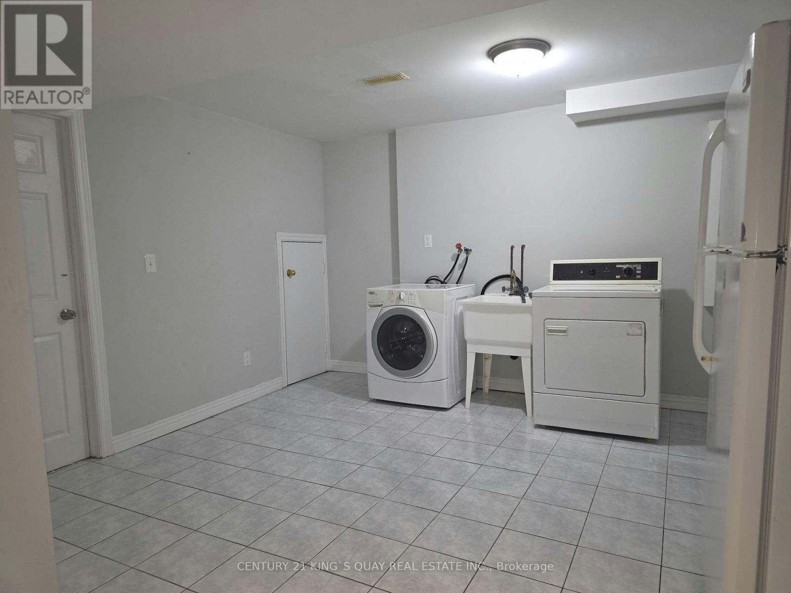 LL-305 Castan Avenue, Markham, ON, L3R 4S2 - 9