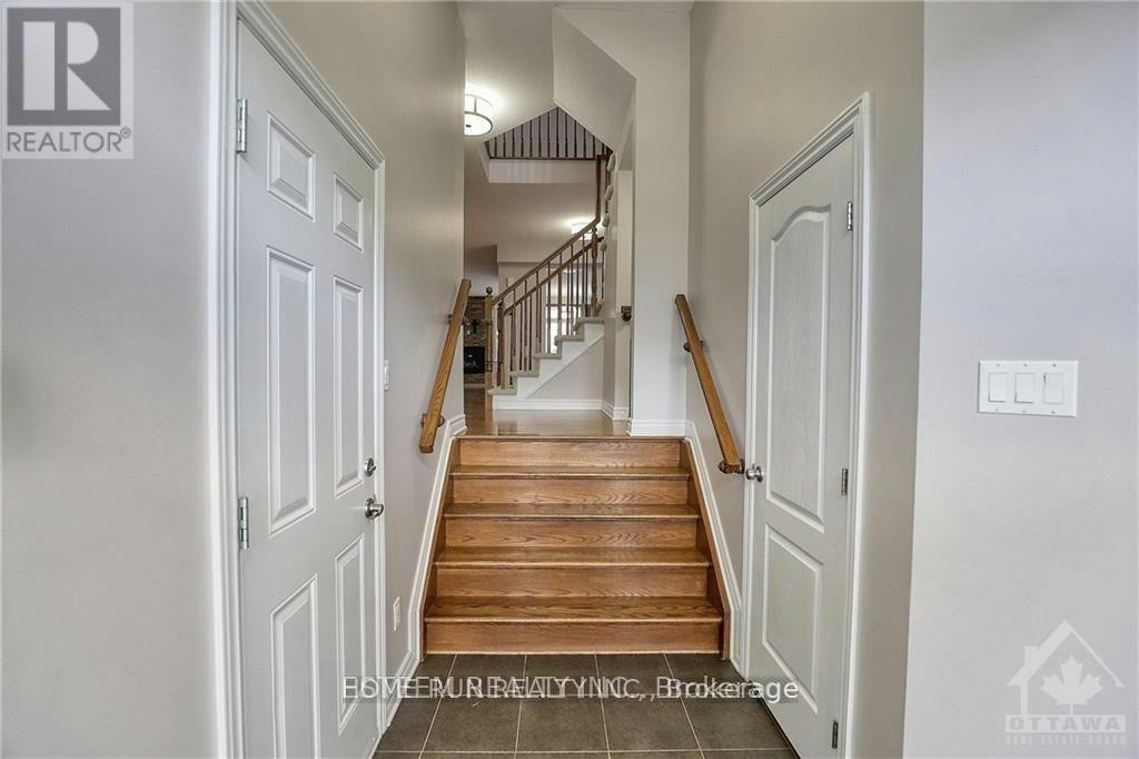 206 Broxburn Crescent, Ottawa, ON, K2J 0N7 - 4