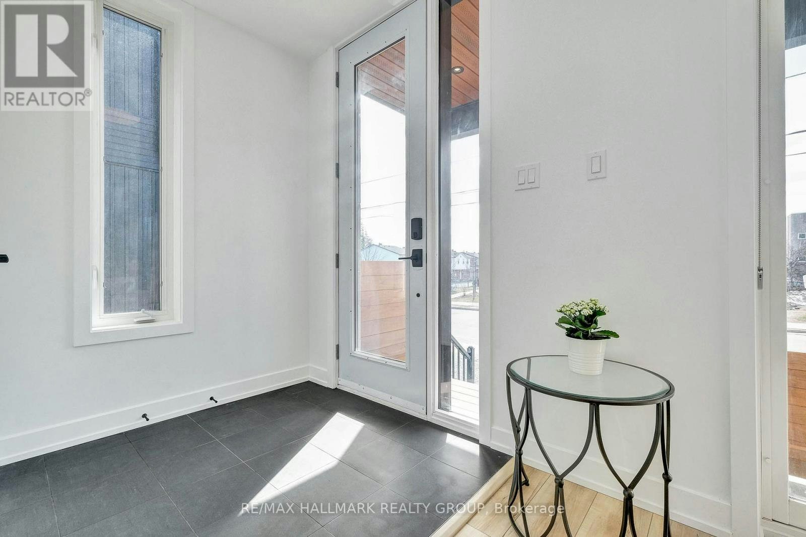 1 711a Carsons Road, Ottawa, ON, K1K 2H2 - 3