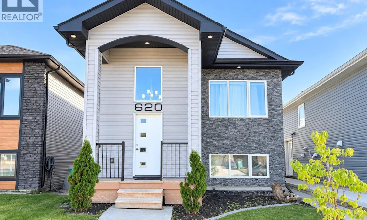 620 Ells Crescent