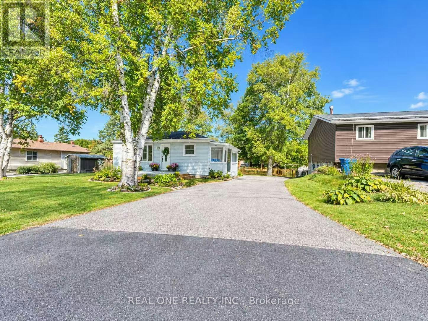 24 Main Street, East Gwillimbury, ON, L0G 1M0