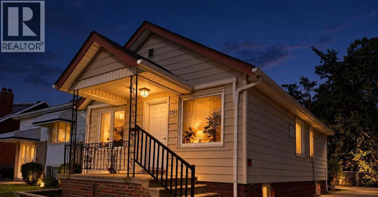 2244 Howard, Windsor, ON, N8X 3V1