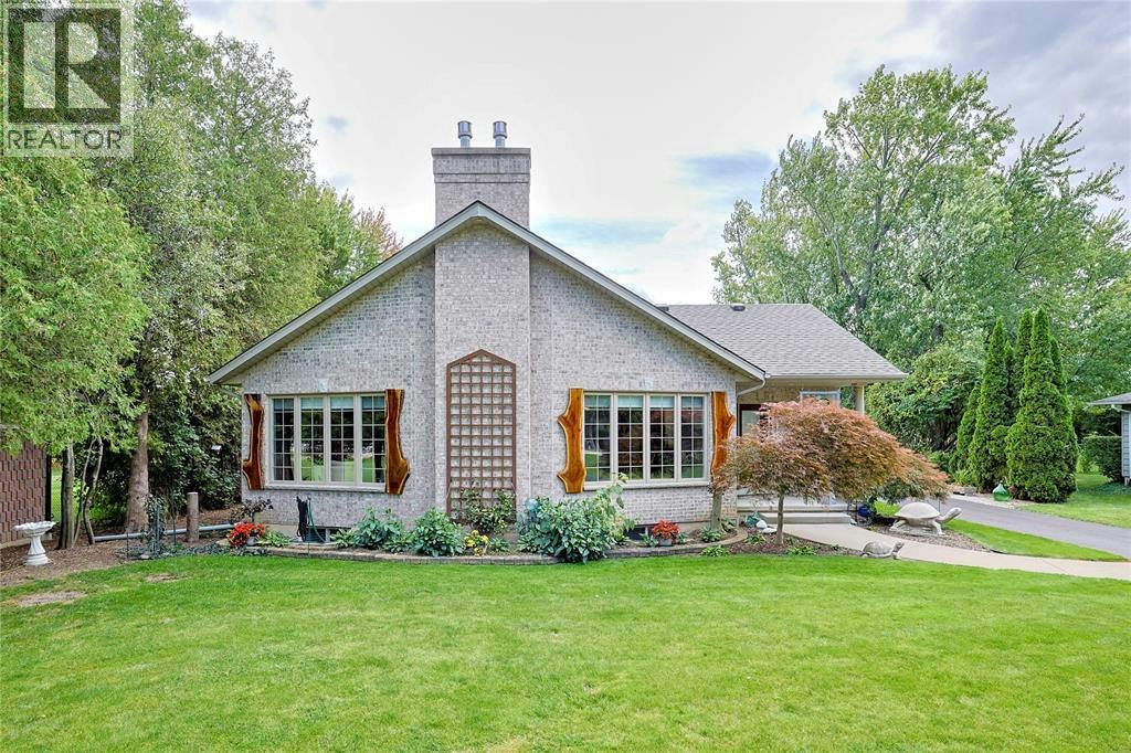 5121 Lakeshore Road, Plympton-Wyoming, ON, N0N 1J6