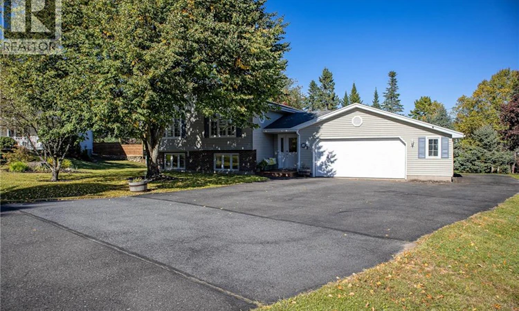 10 Timberline Crescent