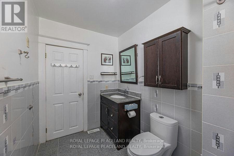 606 Coxwell Avenue, Toronto, ON, M4C 3B6 - 14