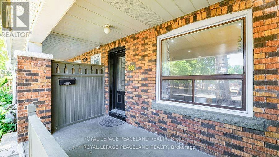 606 Coxwell Avenue, Toronto, ON, M4C 3B6 - 3