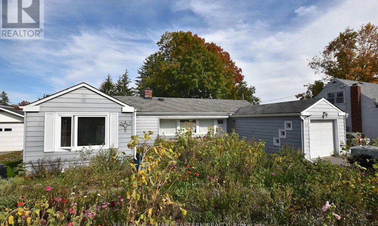 726 Fairbairn Street