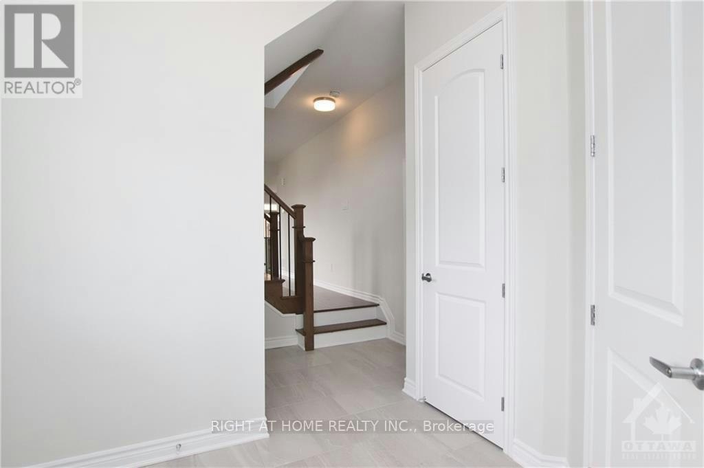 106 Mesa Drive, Ottawa, ON, K2J 6V9 - 5