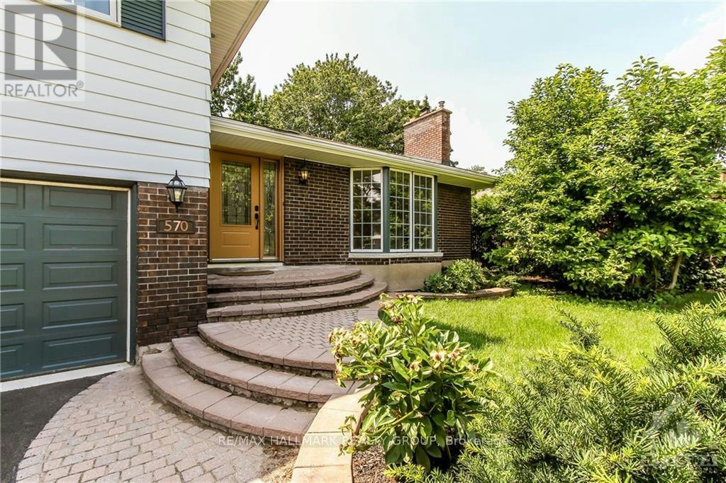 570 Duff Crescent, Ottawa, ON, K1J 7C5 - 2