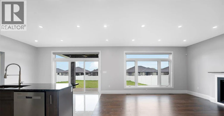 1933 Villa Canal Drive, Kingsville, ON, N9Y 0G5 - 11