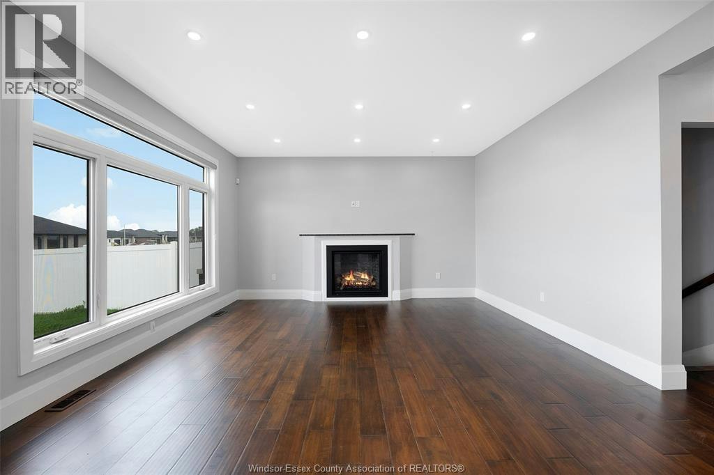 1933 Villa Canal Drive, Kingsville, ON, N9Y 0G5 - 12