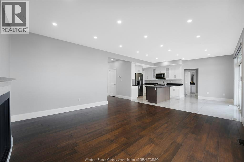 1933 Villa Canal Drive, Kingsville, ON, N9Y 0G5 - 13