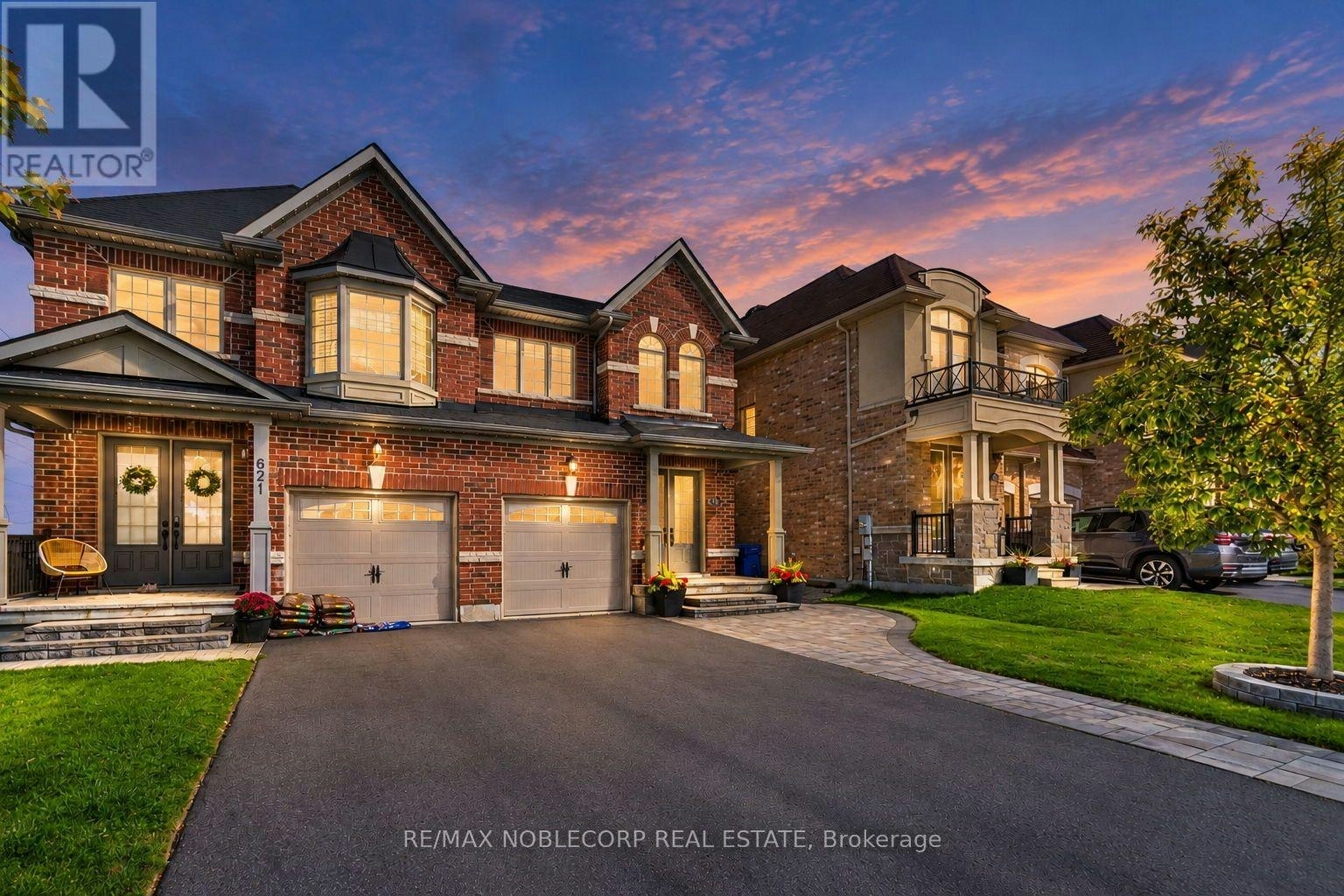 619 Sweetwater Crescent, Newmarket, ON, L3X 0H5