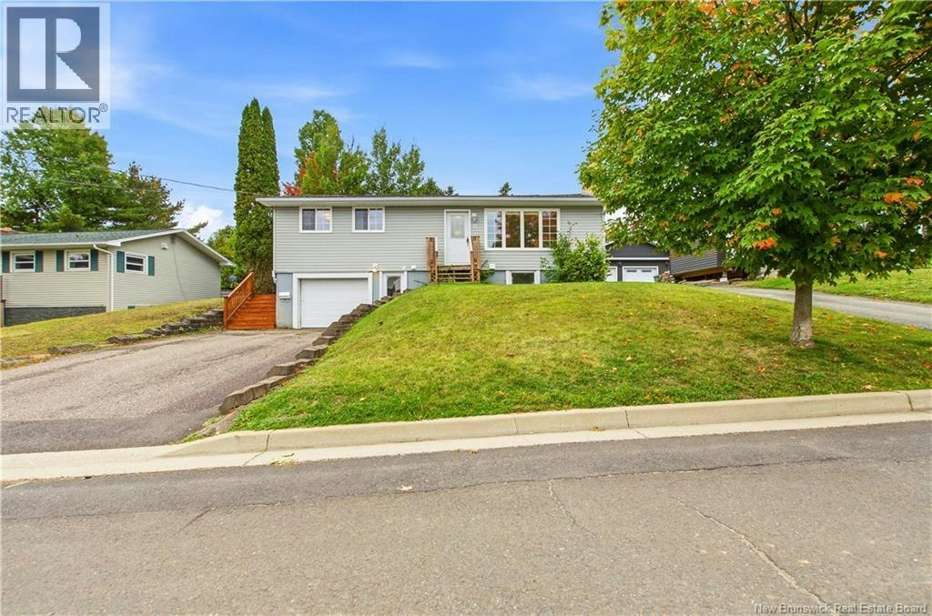 17 Hollybrook Street, Fredericton, NB, E3A 4N8